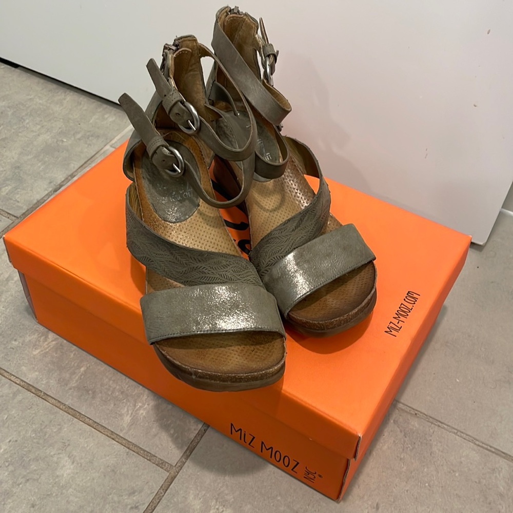 Mix moon sandals